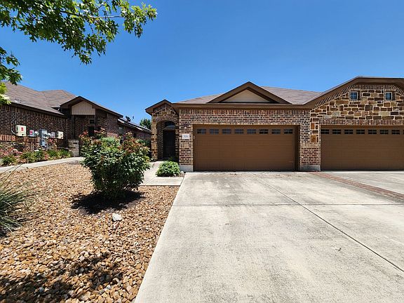 3rd image of 526 Creekside Frst