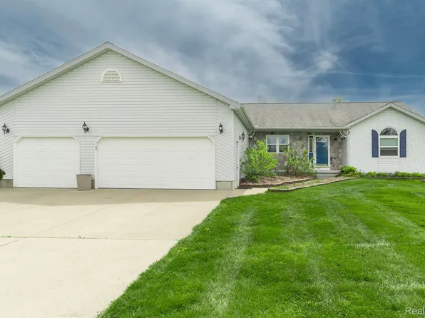 961 N Hadley Rd, Ortonville, MI 48462