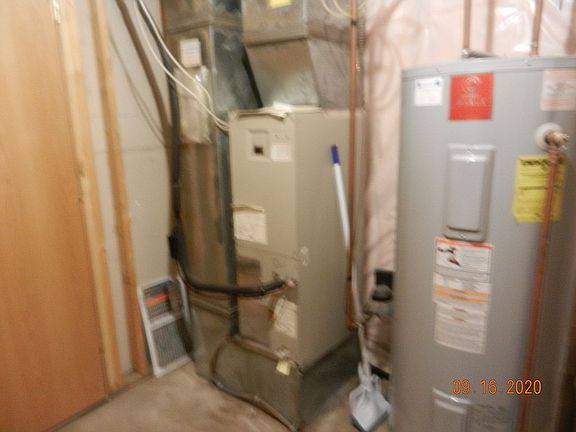 4th image of 415 W Belmont Ave