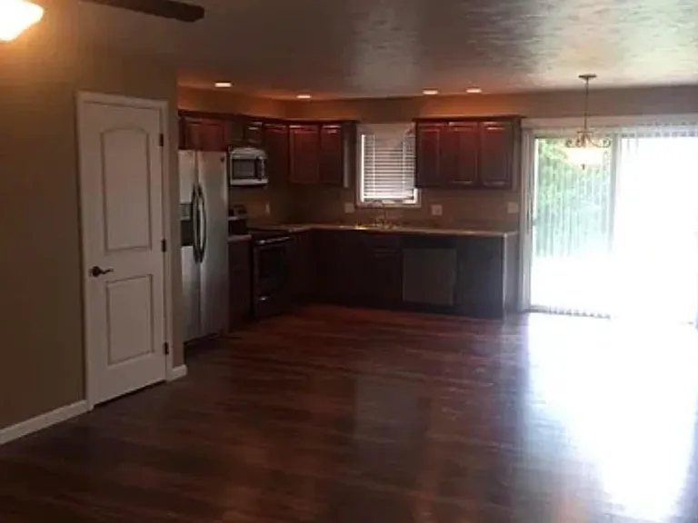 3100 Magnolia Ln #E — Photo 3