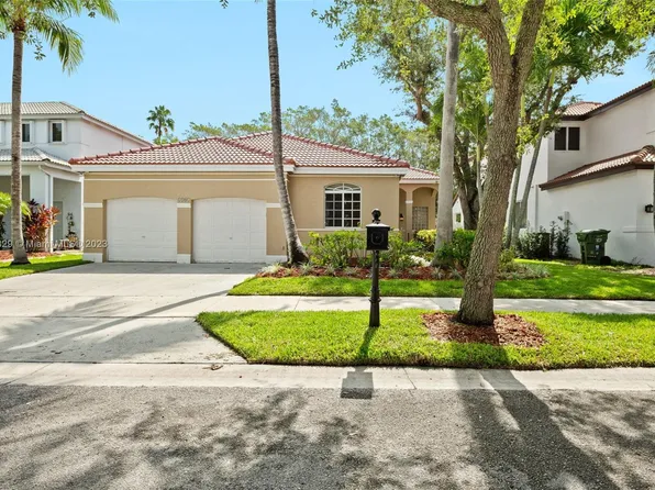 1301 Camellia Cir, Weston, FL 33326