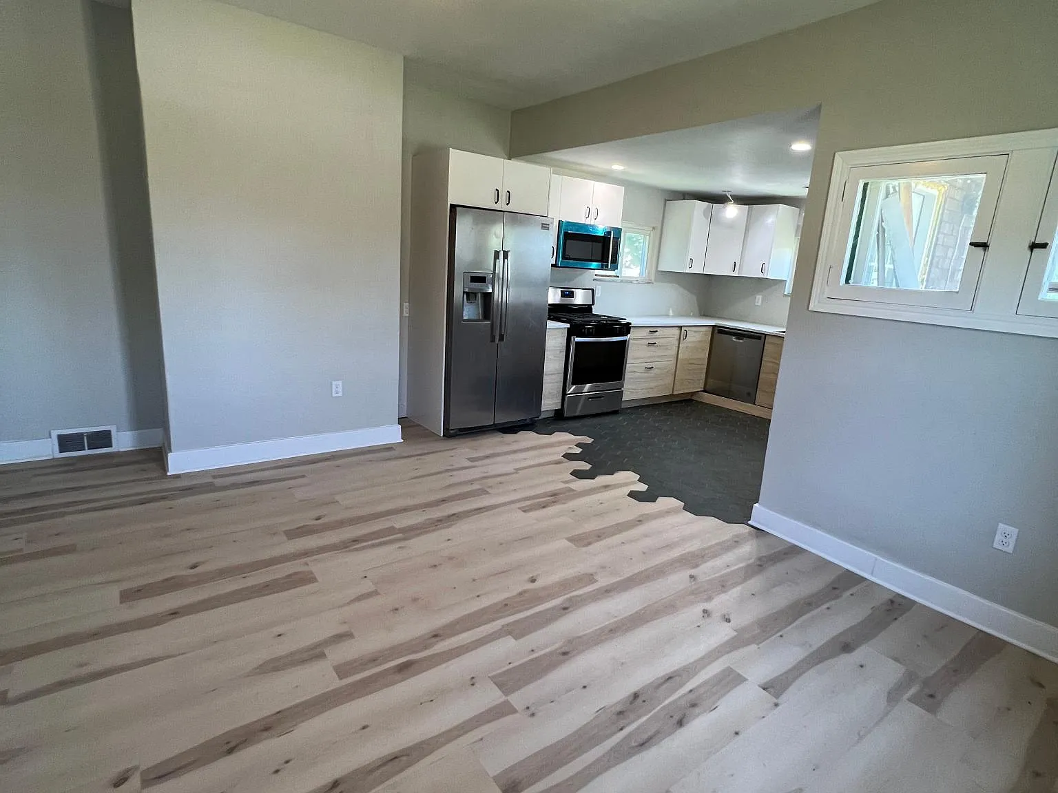 129 E 15th Ave — Photo 1