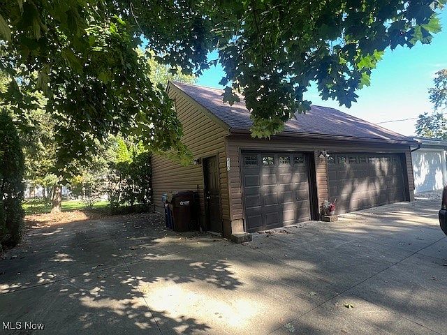 2nd image of 410 Silk Ct