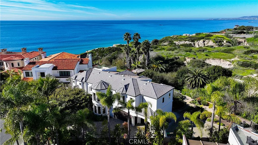 6 bed, 4.5 bath, 4077 sqft, $20,000 — Photo 1