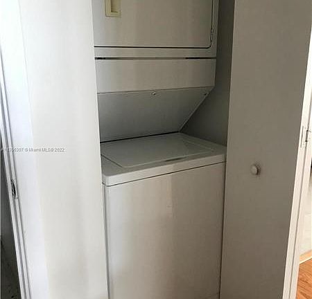 5th image of 325 Biscayne Blvd #18