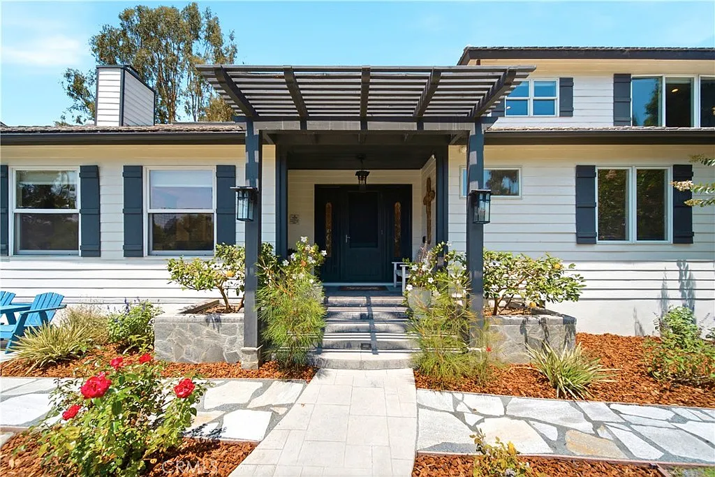 4 bed, 5.0 bath, 4310 sqft, $20,000 — Photo 4