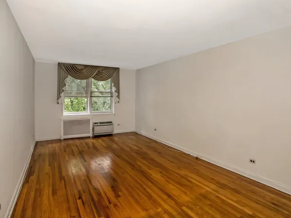 31-85 Crescent Street image 8 of 24