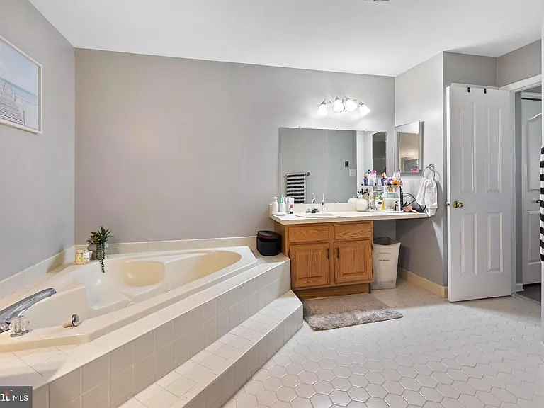 206 Remington Ct — Photo 17
