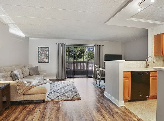 3rd image of 15137 Quail Hollow Dr APT 201