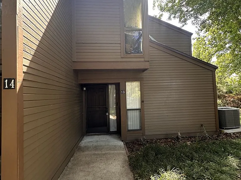 13 Surrey Ct — Photo 1