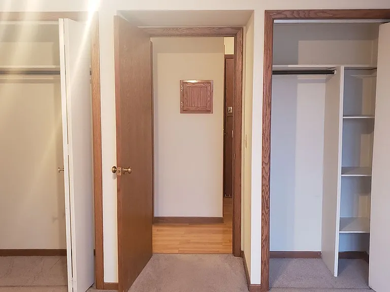 4320 36 1/2 St W — Photo 6