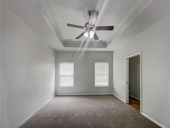 5th image of 927 NW Scenic Dr