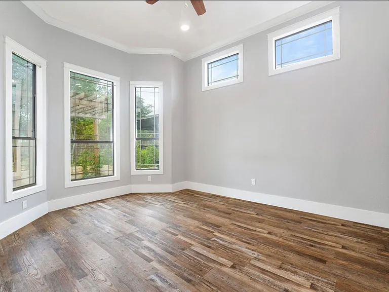 1018 Burnet St — Photo 5