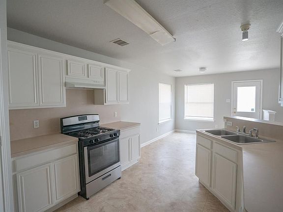 3rd image of 20830 Balmoral Glen Ln