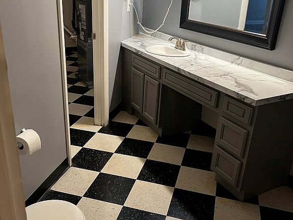 4th image of 301 Bradley St #109