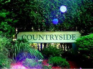 41 Webster Ct, Newington, CT 06111