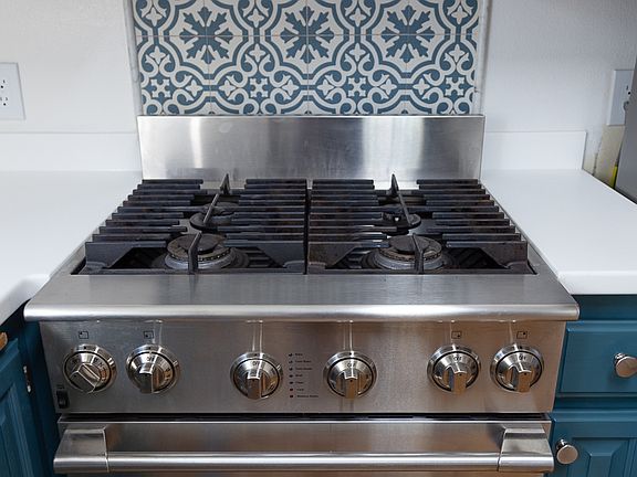 Gas stove