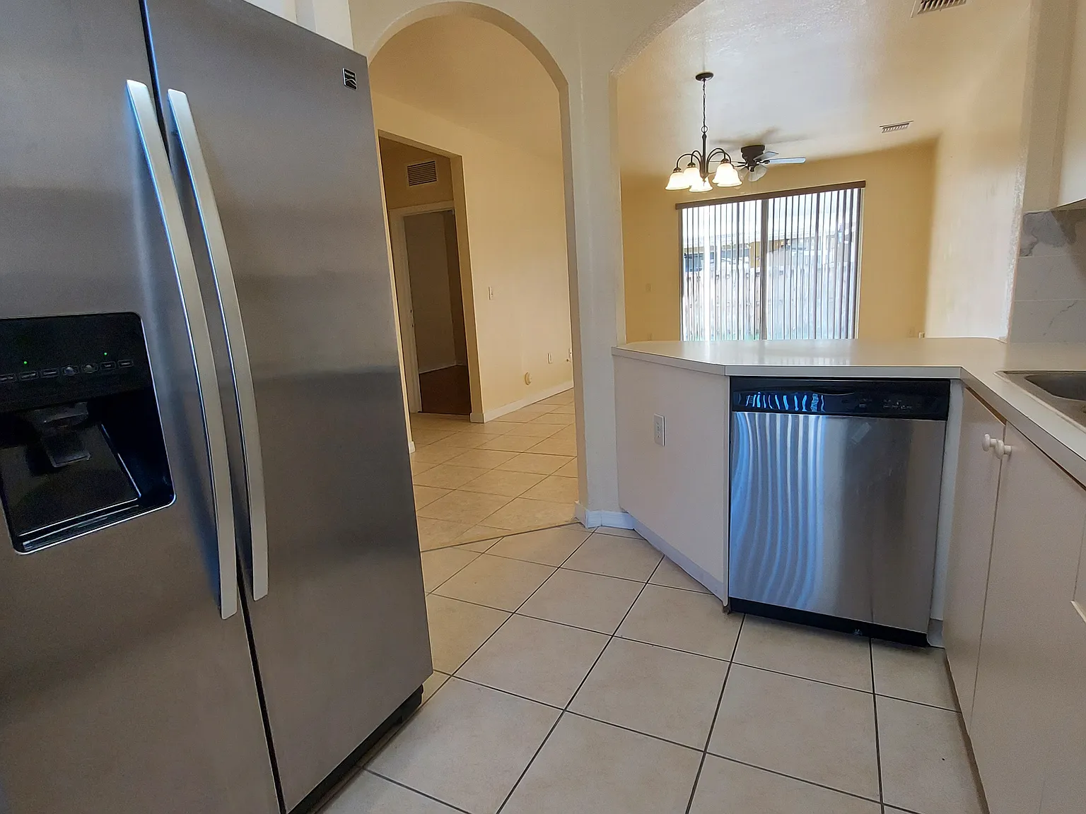 636 E Mowry Ct — Photo 2