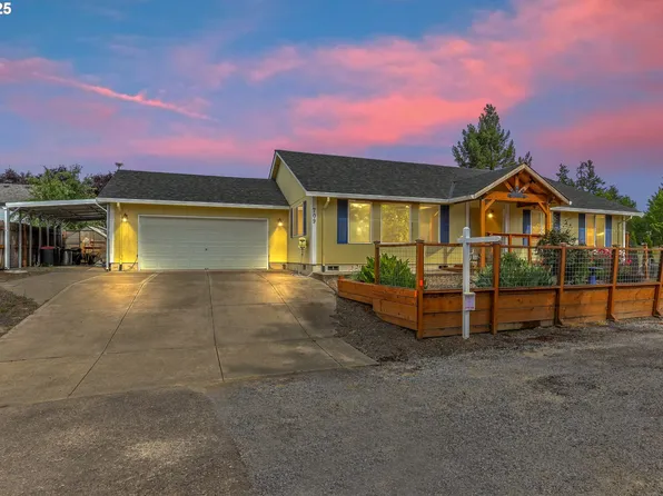 709 S Park St, Carlton, OR 97111