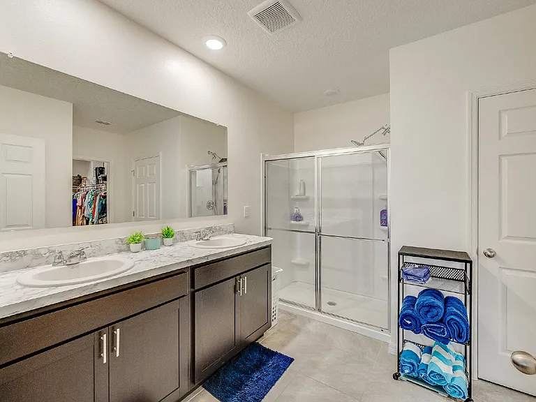 1075 Trinity St — Photo 24