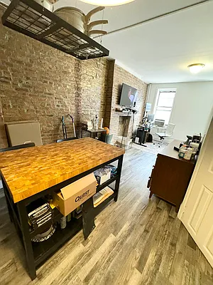 Rented by Delmark Realty LLC | media 34