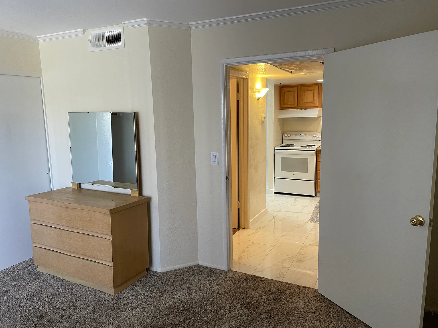 1 bed, 576 sqft, $1,250 — Photo 4