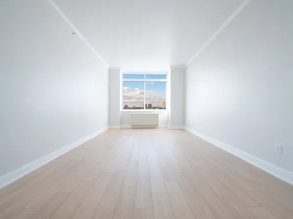 140 Riverside Boulevard image 1 of 28