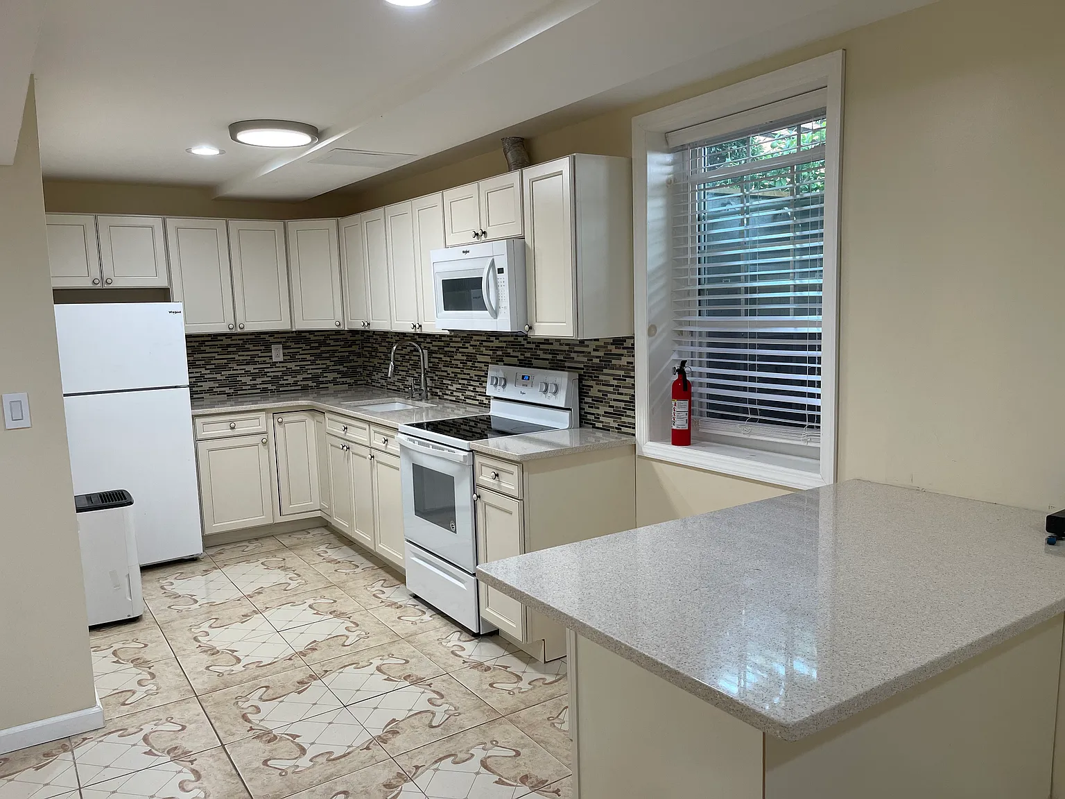 1 bed, 700 sqft, $1,900 — Photo 3