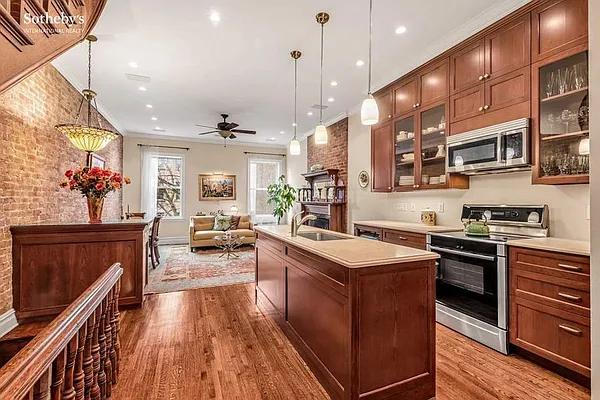 Sold by Sotheby's International Realty | media 17