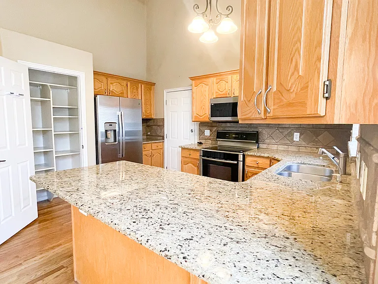 327 E Sandy Land Ln — Photo 6