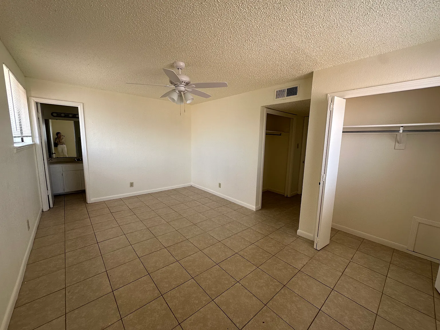 3 bed, 2.5 bath, 1454 sqft, $1,600 — Photo 3