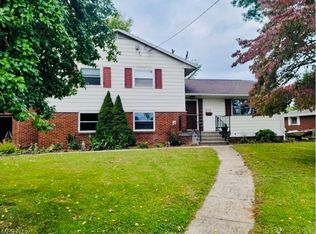 813 Braun Rd, Belpre, OH 45714