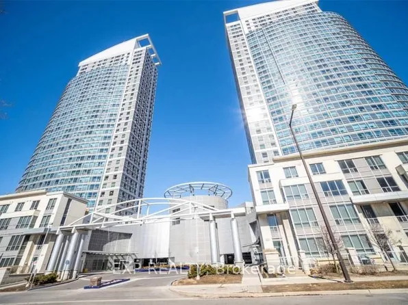 36 Lee Centre Dr, Toronto, ON