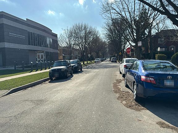 4th image of 2856 W Chase Ave