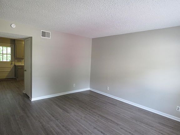 5th image of 100 Pine Creek Court Ext