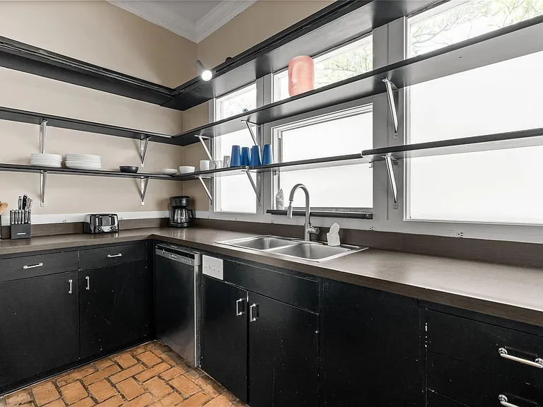 1202 Hawthorne St — Photo 9
