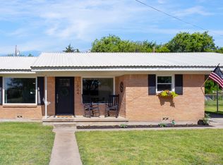 1004 S Stratton St, Decatur, TX 76234