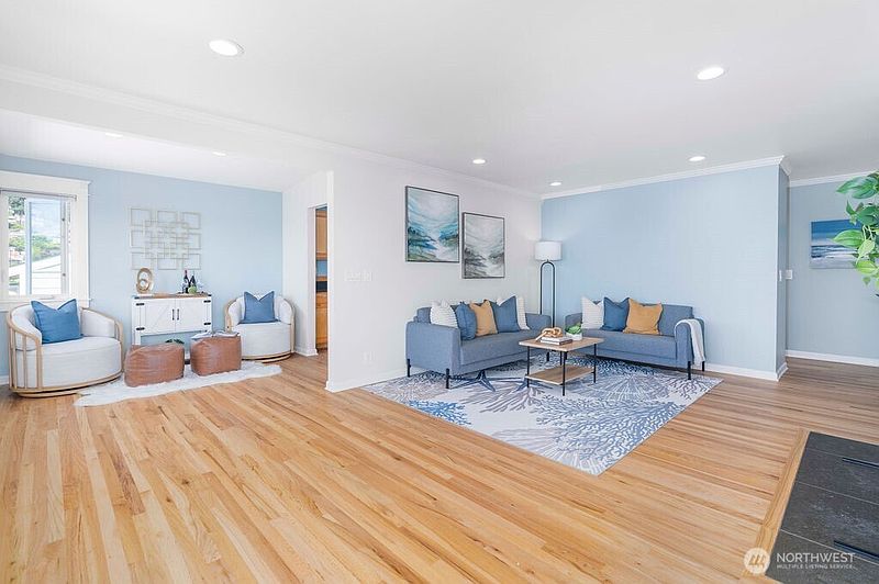 4th image of 1010 Daley Street