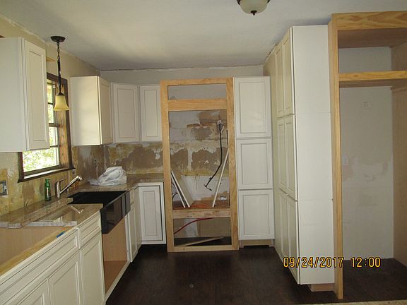 Double Oven, Lots of Pantry