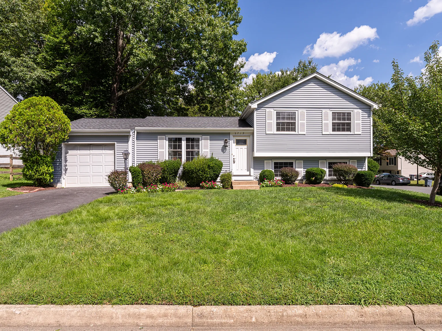 5719 Oak Apple Ct — Photo 2