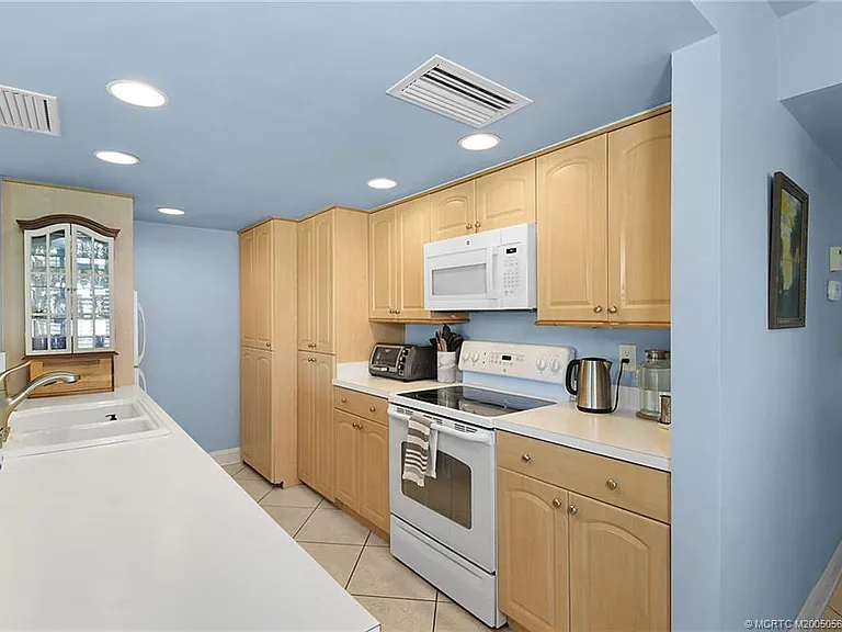 324 NE Golfview Cir #324 — Photo 21