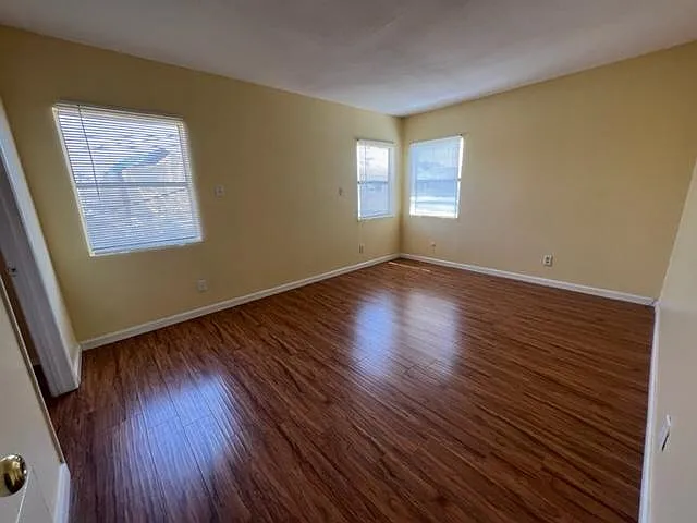 12526 Menlo Ave #C — Photo 17