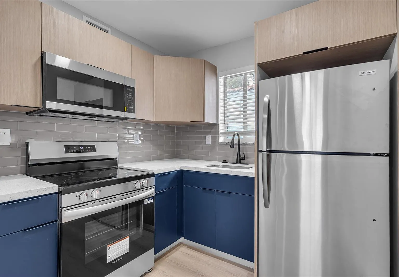2 bed, 710 sqft, $2,450 — Photo 3