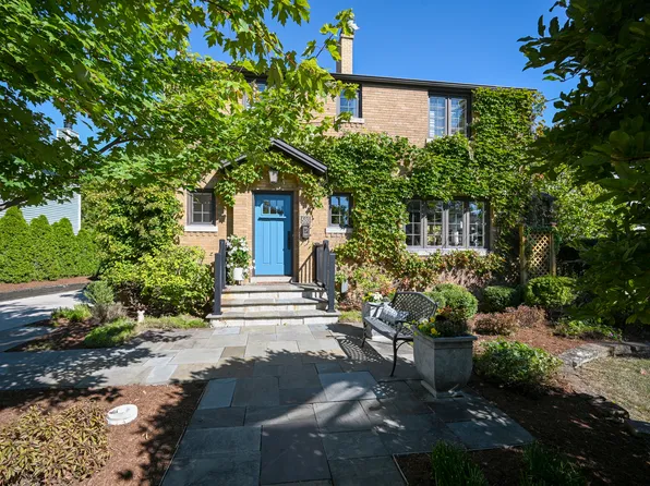 580 Phillips Ave, Glen Ellyn, IL 60137