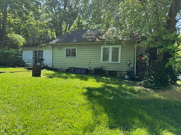 3rd image of 4645 Winters Ln