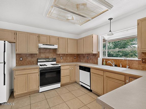 2nd image of 753 Scenic View Dr