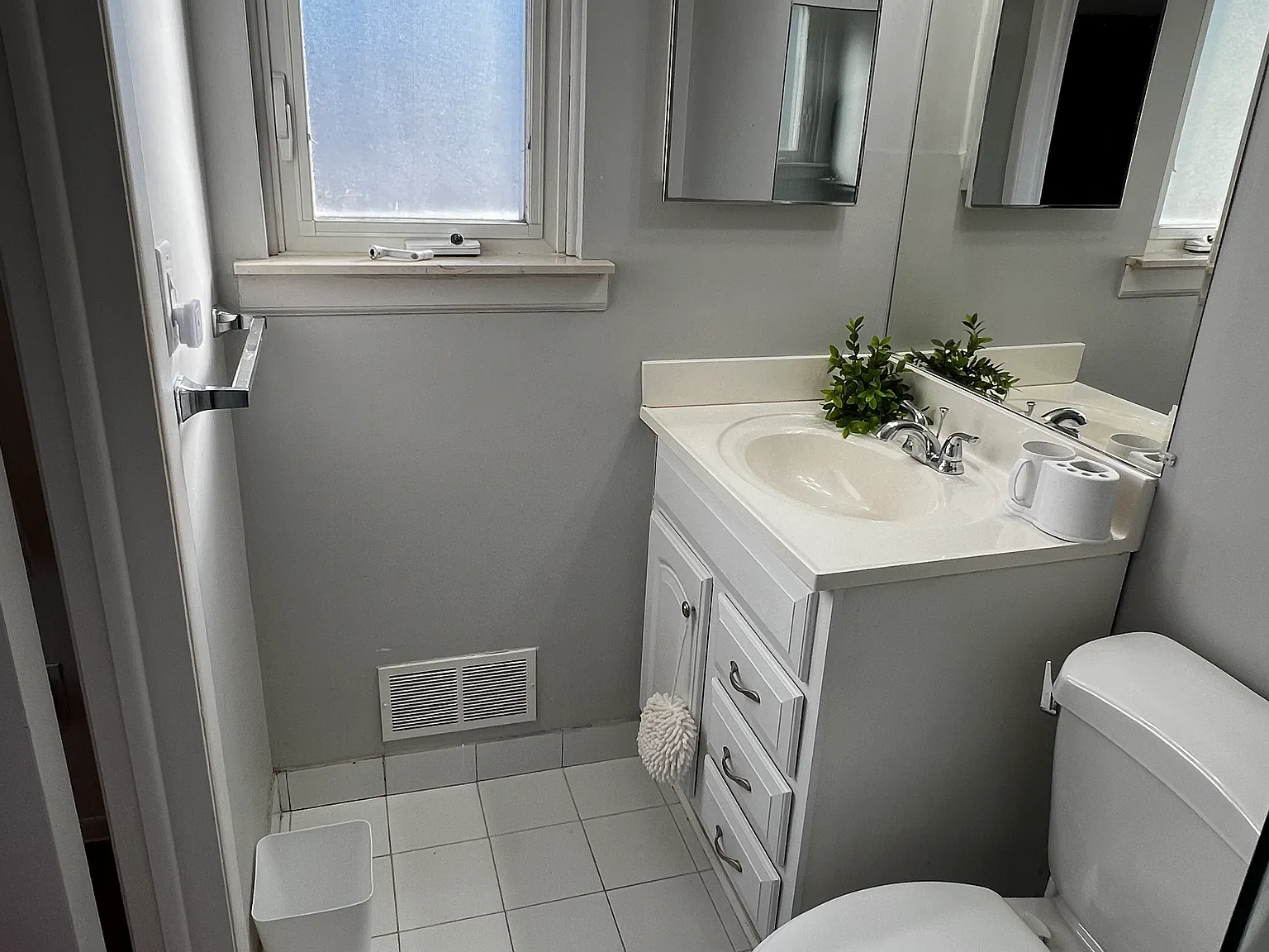 4 bed, 2000 sqft, $3,275 — Photo 2
