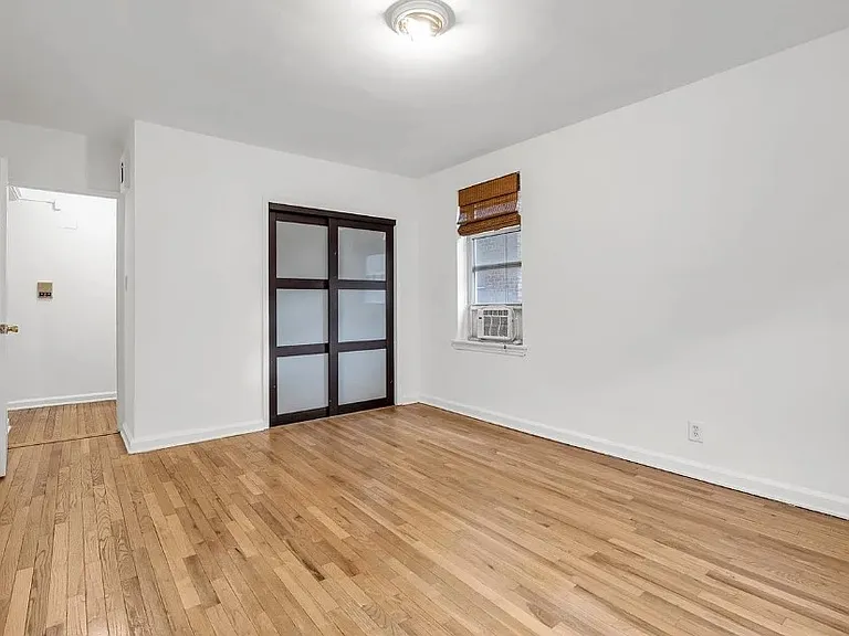 2080 Barnes Ave #4E — Photo 5