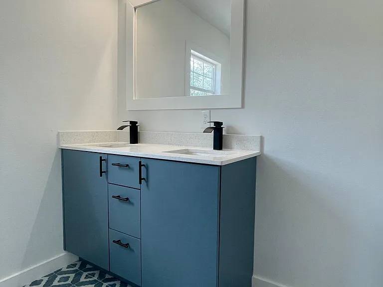 801 E 45th St #B — Photo 14