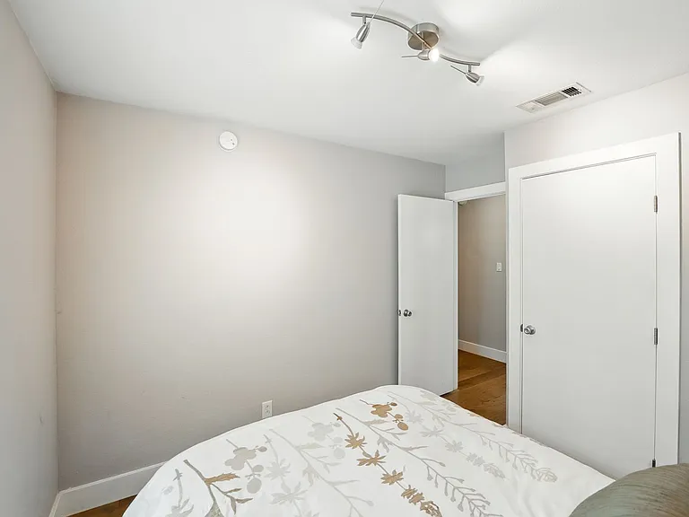 6501 Hickman Ave — Photo 14